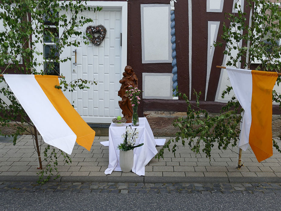 Fronleichnamsaltäre in den Naumburger Straßen (Foto: Karl-Franz Thiede)